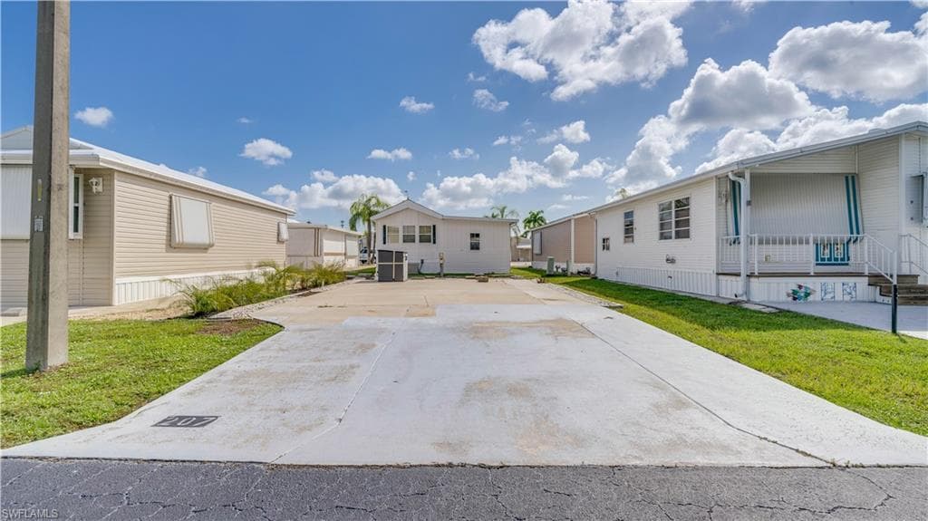 207 Sojourn DR NORTH FORT MYERS, FL 33903