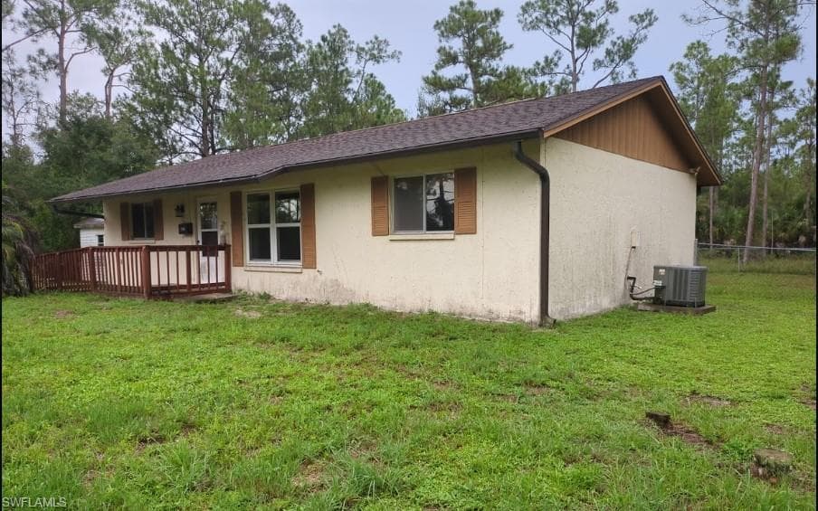2104 E 9th ST LEHIGH ACRES, FL 33936