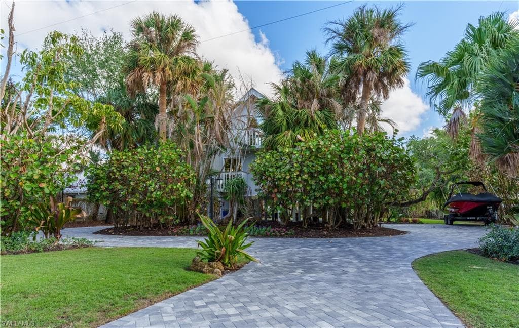 5058 Seahorse AVE NAPLES, FL 34103
