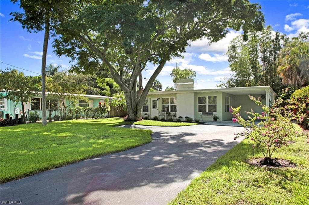982 13th ST N NAPLES, FL 34102
