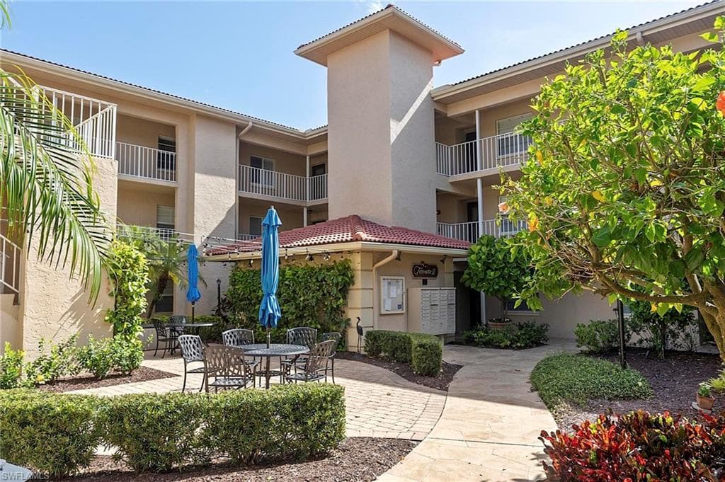 1051 Foxfire LN 307 NAPLES, FL 34104