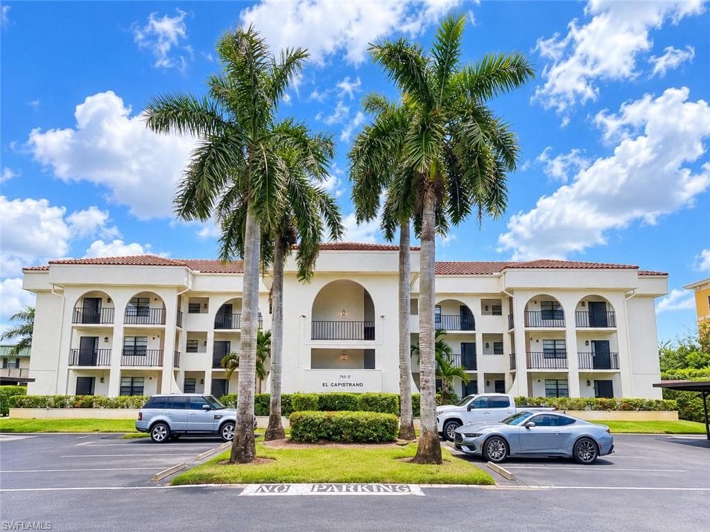 700 Valley Stream DR 303 NAPLES, FL 34113