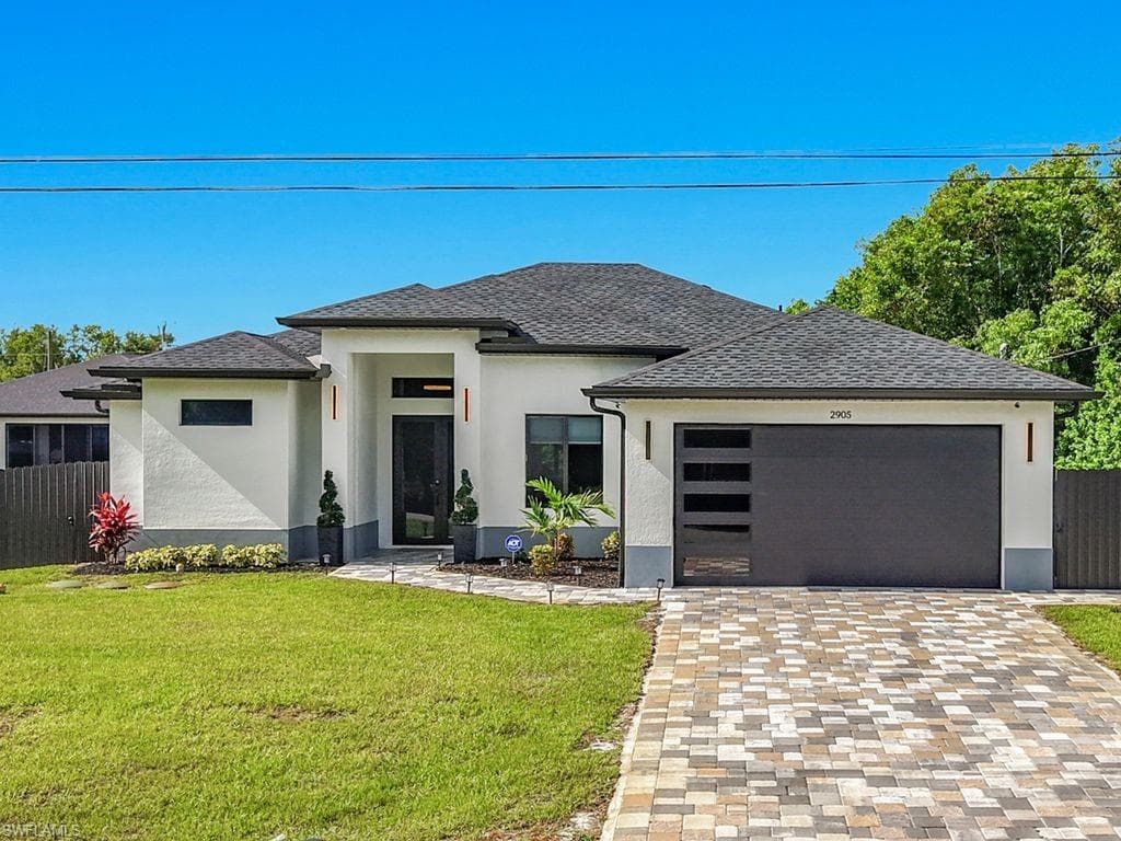 2905 4th ST W LEHIGH ACRES, FL 33971
