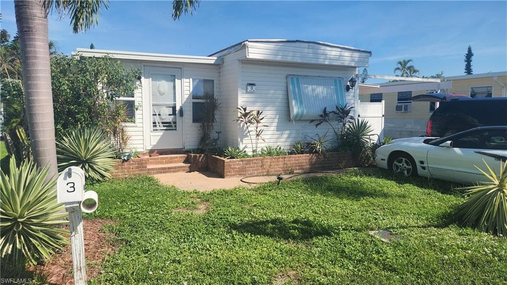 3 Derwent BLVD FORT MYERS, FL 33908