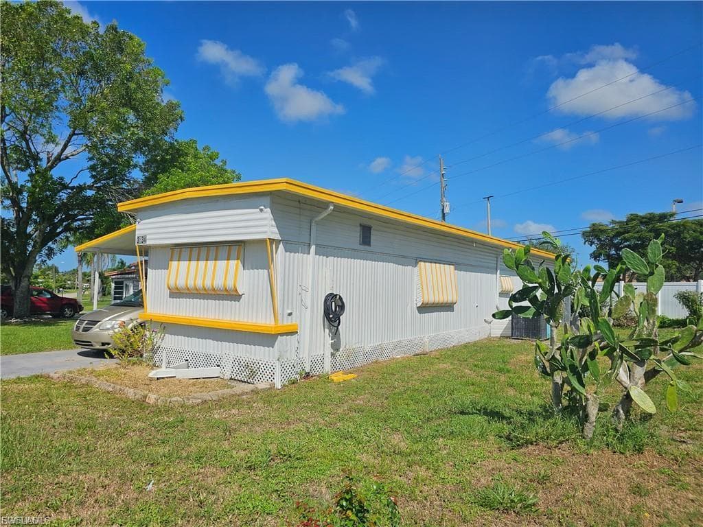 3834 Unique CIR FORT MYERS, FL 33908
