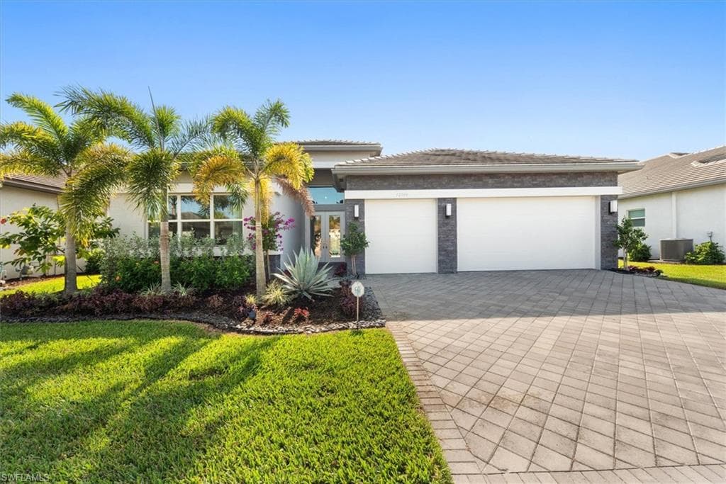 12044 Oleander AVE NAPLES, FL 34120