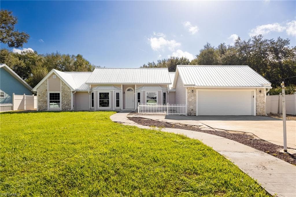 115 N Oak ST LABELLE, FL 33935