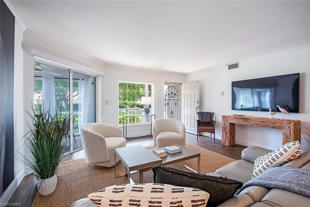 5633 Turtle Bay DR 35 NAPLES, FL 34108