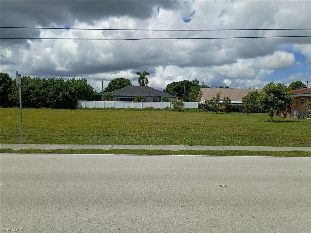 3648 Country Club BLVD CAPE CORAL, FL 33904