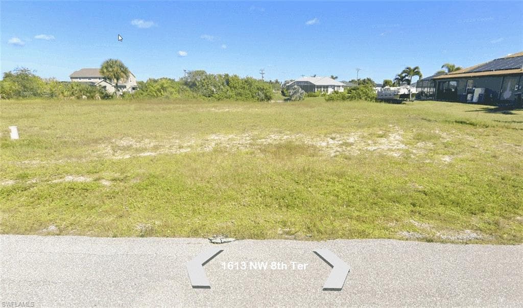 1613 NW 8th TER CAPE CORAL, FL 33993