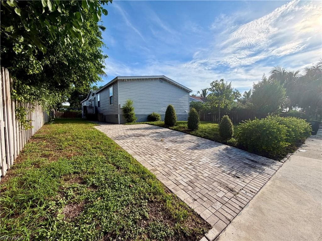 755 Ridgewood DR WEST PALM BEACH, FL 33405