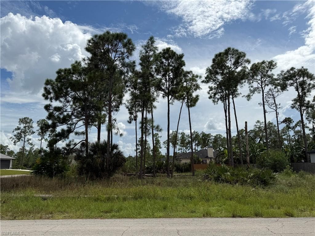 906 E 13th ST LEHIGH ACRES, FL 33972