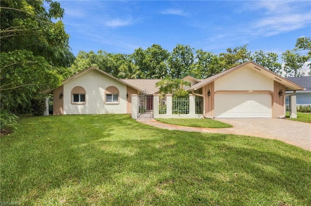 3066 Round Table LN NAPLES, FL 34112