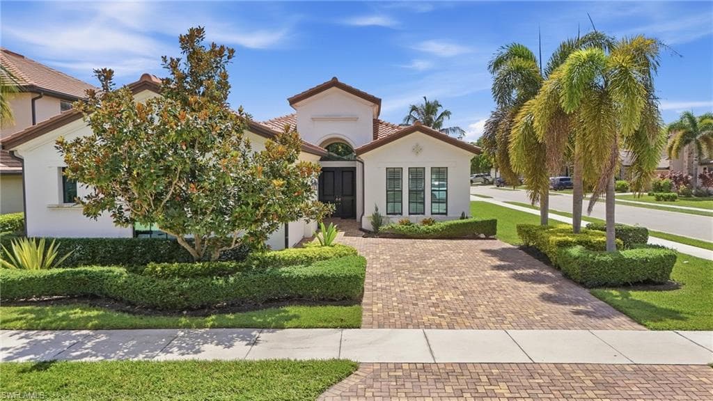 9201 Woodhurst DR NAPLES, FL 34120