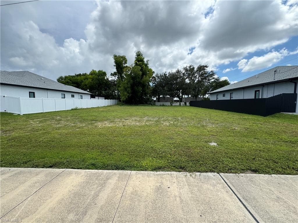 106 SE 8th ST CAPE CORAL, FL 33990