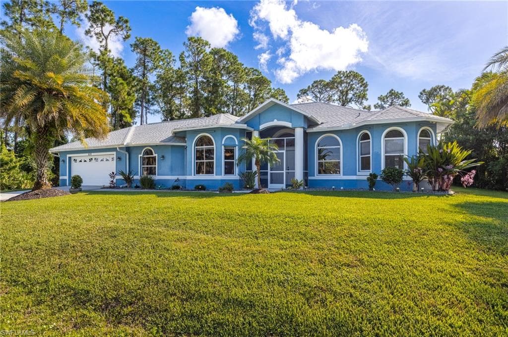 812 McArthur AVE LEHIGH ACRES, FL 33936