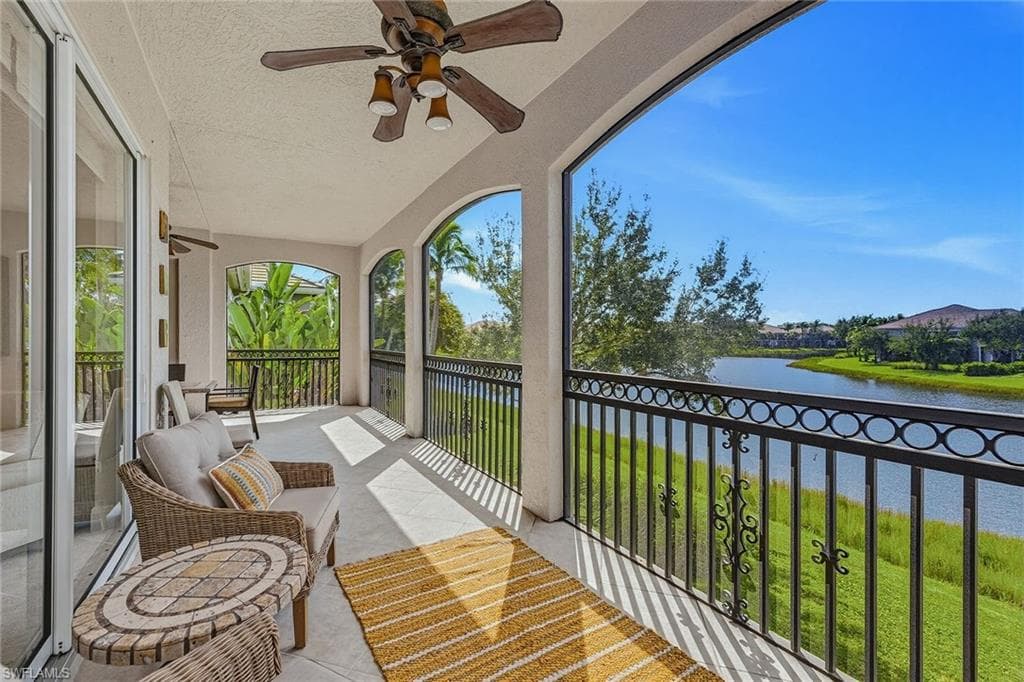 9238 Tesoro LN 203 NAPLES, FL 34114