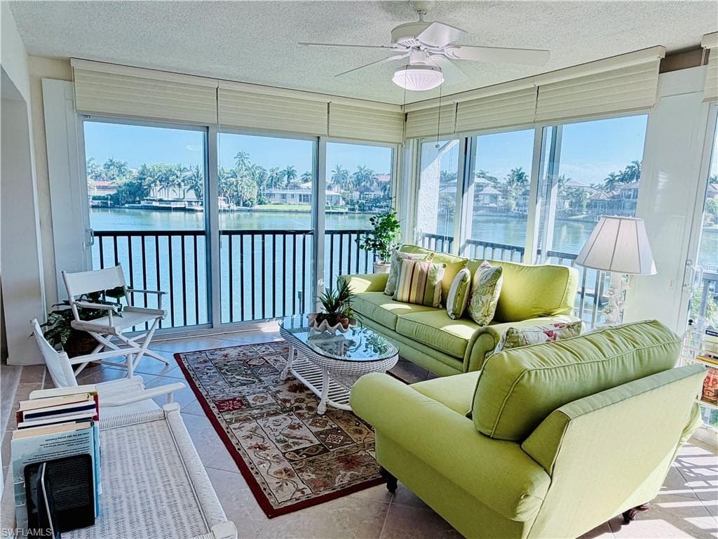 333 Harbour DR 212 NAPLES, FL 34103