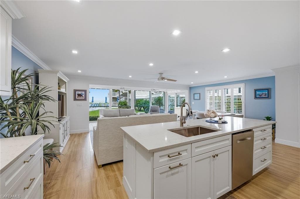 2875 Gulf Shore BLVD N 106 NAPLES, FL 34103