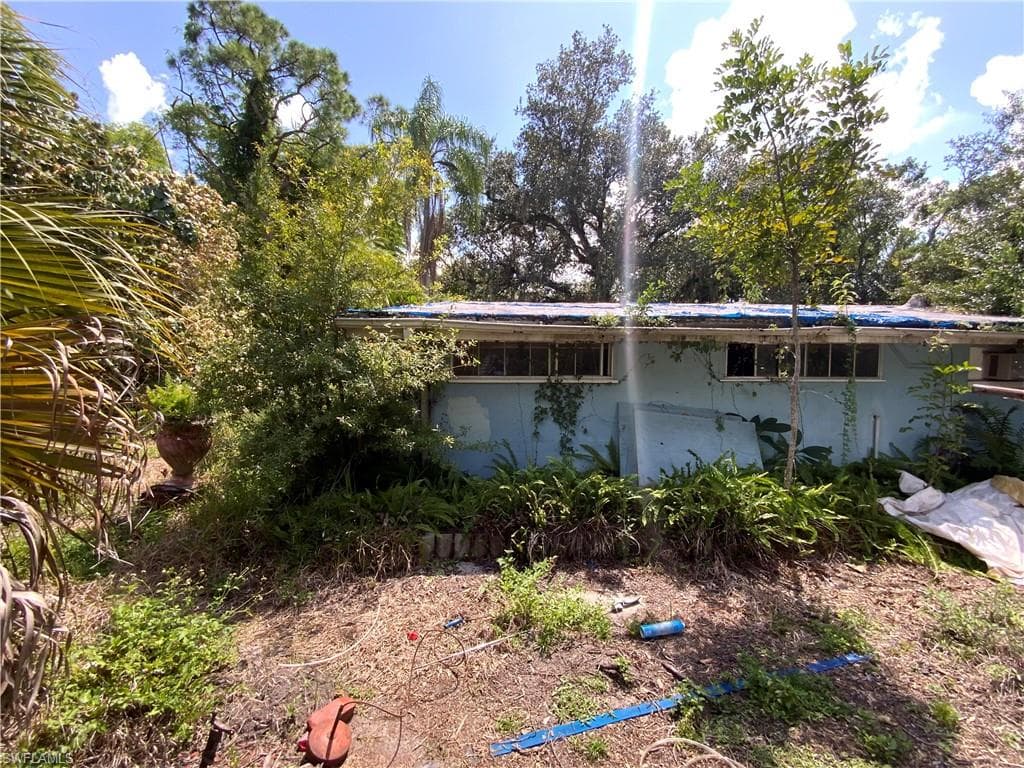 545 Evergreen RD NORTH FORT MYERS, FL 33903