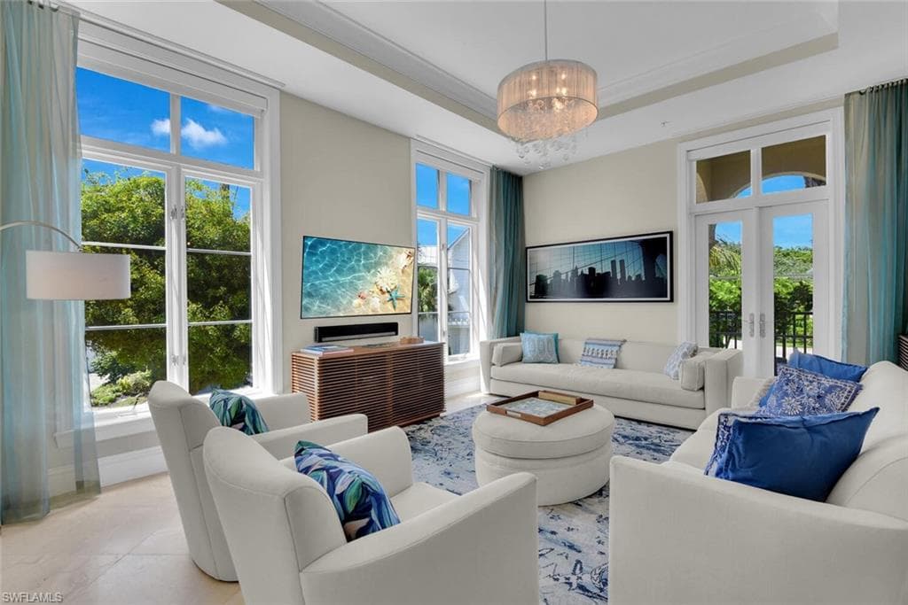 684 10th AVE S D1 NAPLES, FL 34102
