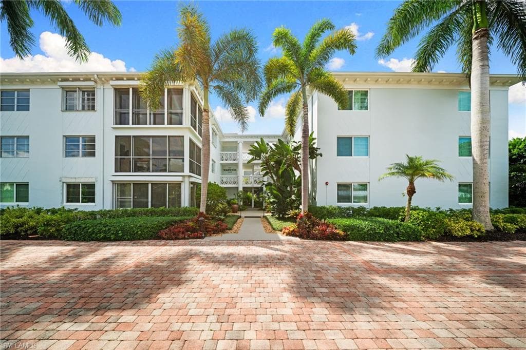 280 2nd AVE S 303 NAPLES, FL 34102