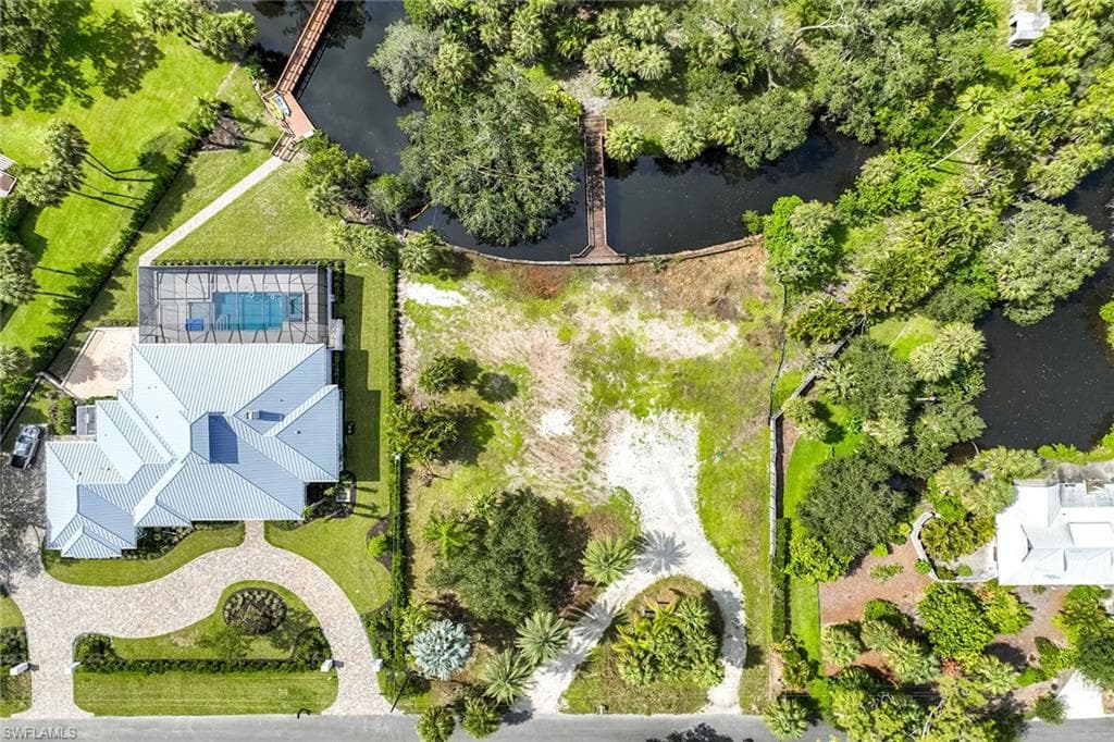 182 Cocohatchee BLVD NAPLES, FL 34110