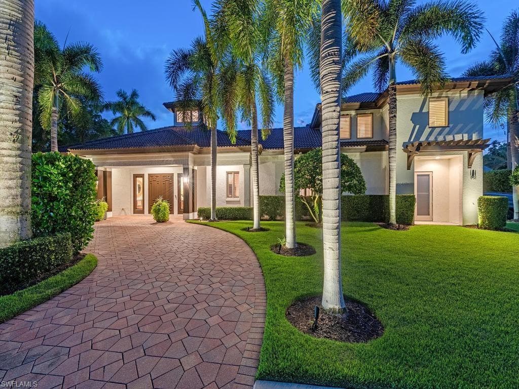 131 3rd ST N NAPLES, FL 34102