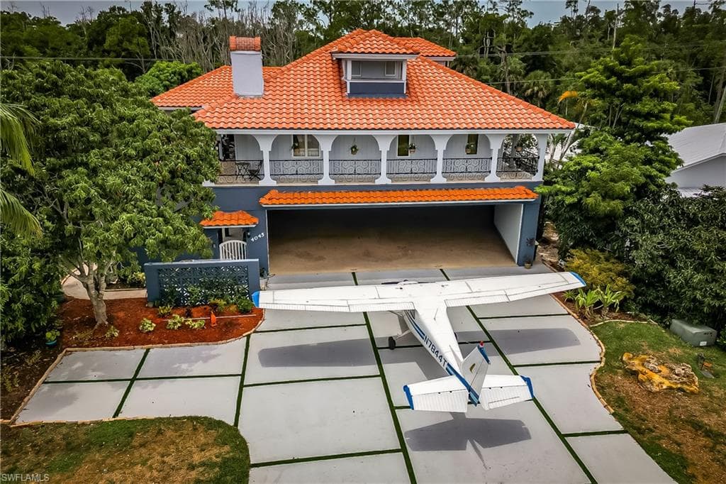 4045 Skyway DR NAPLES, FL 34112