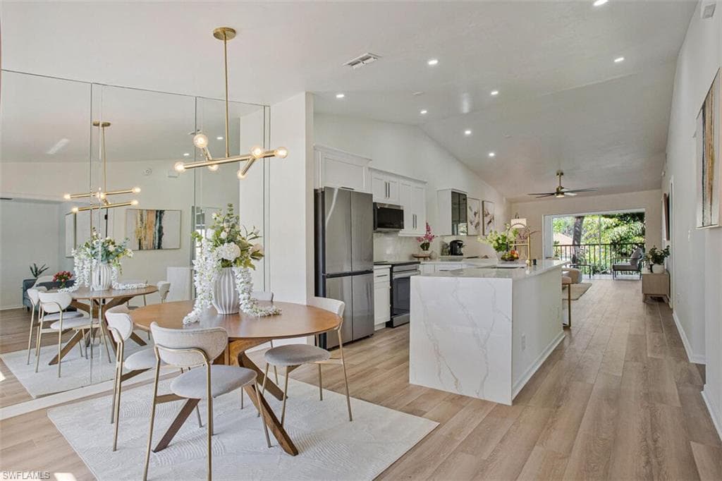 821 Gulf Pavilion DR 206 NAPLES, FL 34108