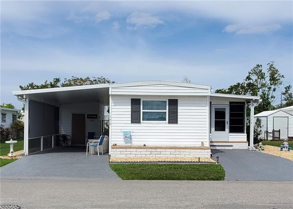 176 W Manatee LOOP PUNTA GORDA, FL 33950