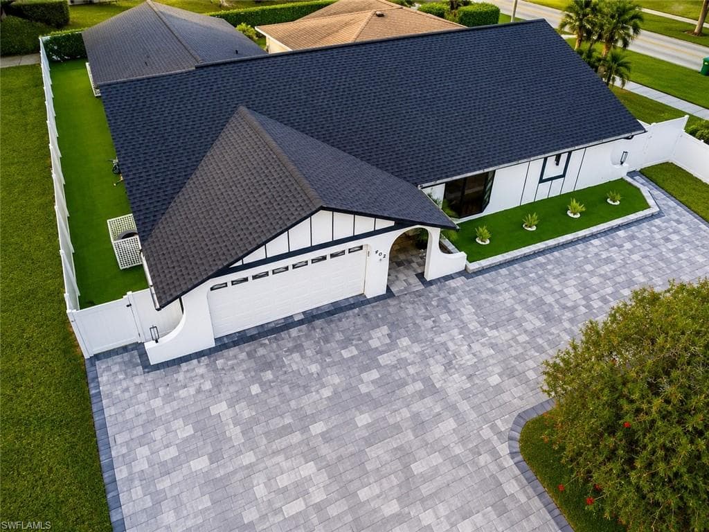 902 SE 21st ST CAPE CORAL, FL 33990