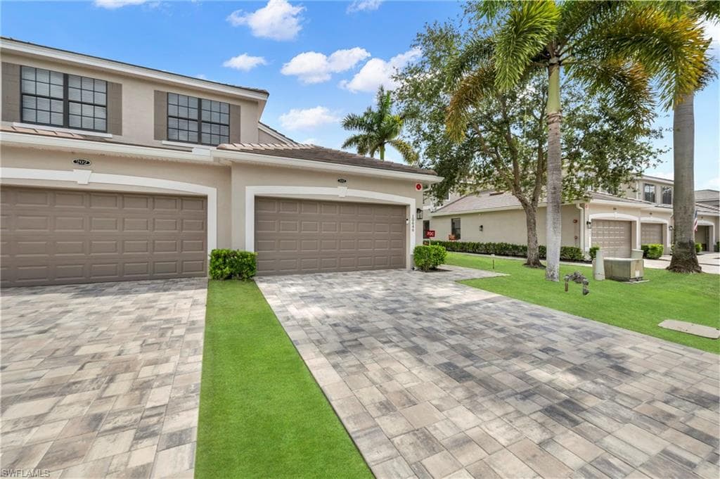10626 Smokehouse Bay DR 102 NAPLES, FL 34120