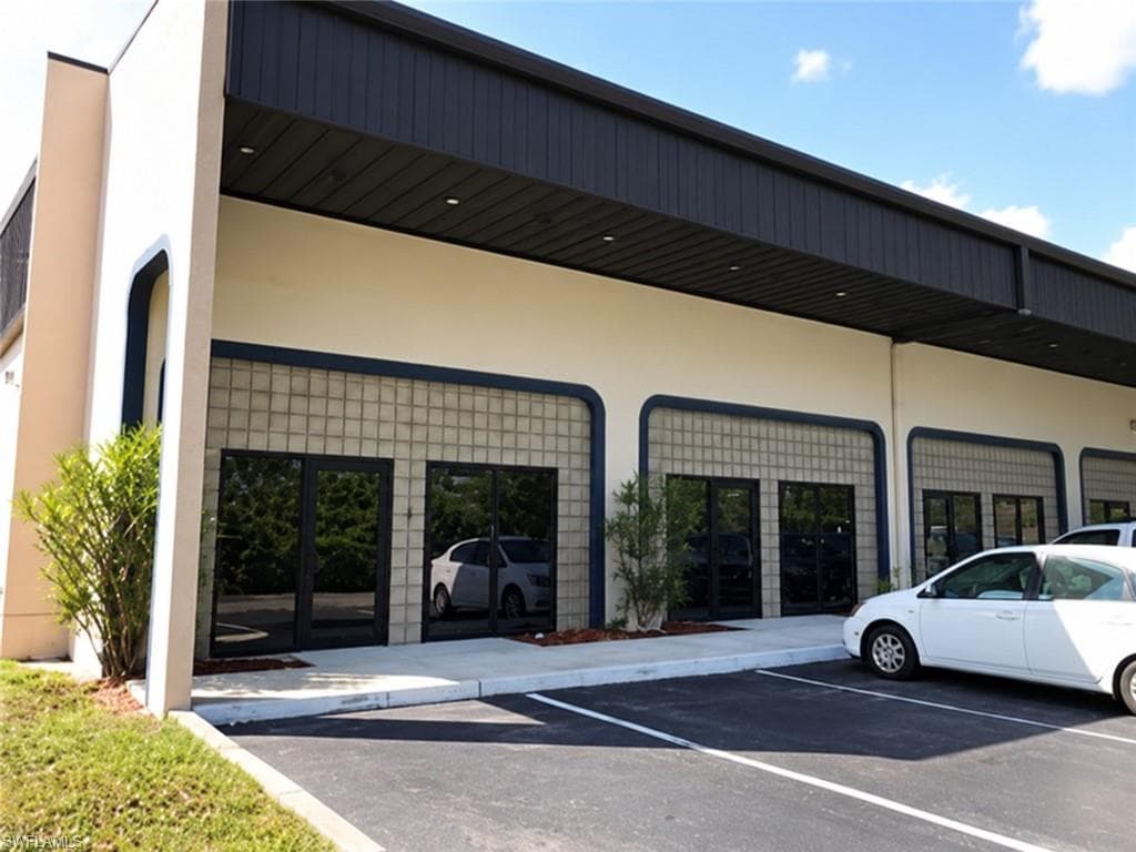 12165 Metro PKWY 1-4 FORT MYERS, FL 33966