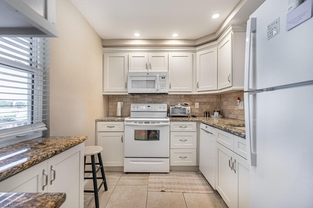 1700 Pine Valley DR 207 FORT MYERS, FL 33907