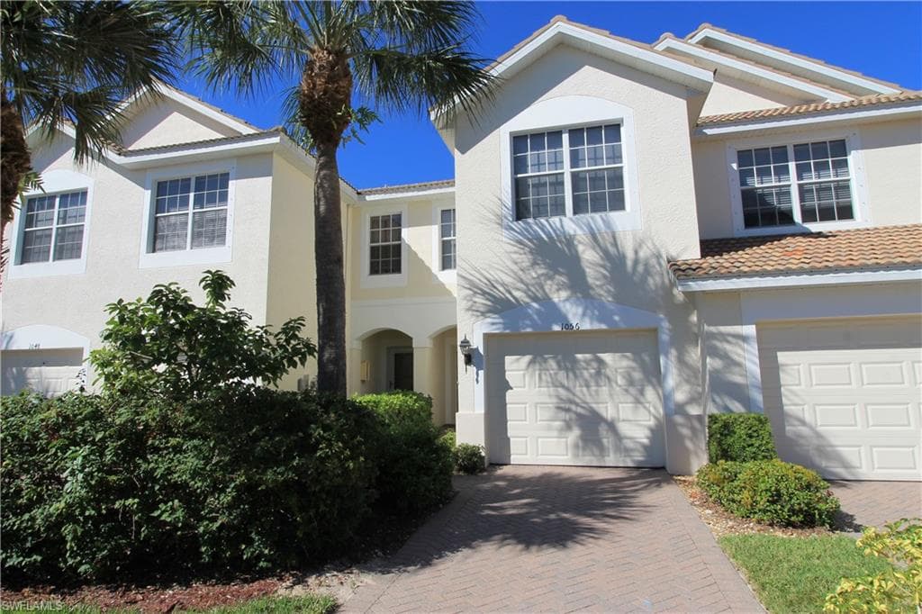 1056 Hampton CIR NAPLES, FL 34105