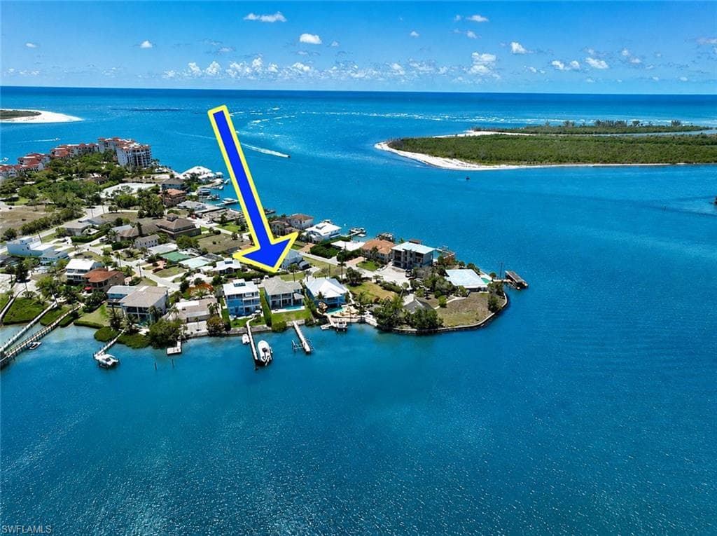 62 Dolphin CIR NAPLES, FL 34113