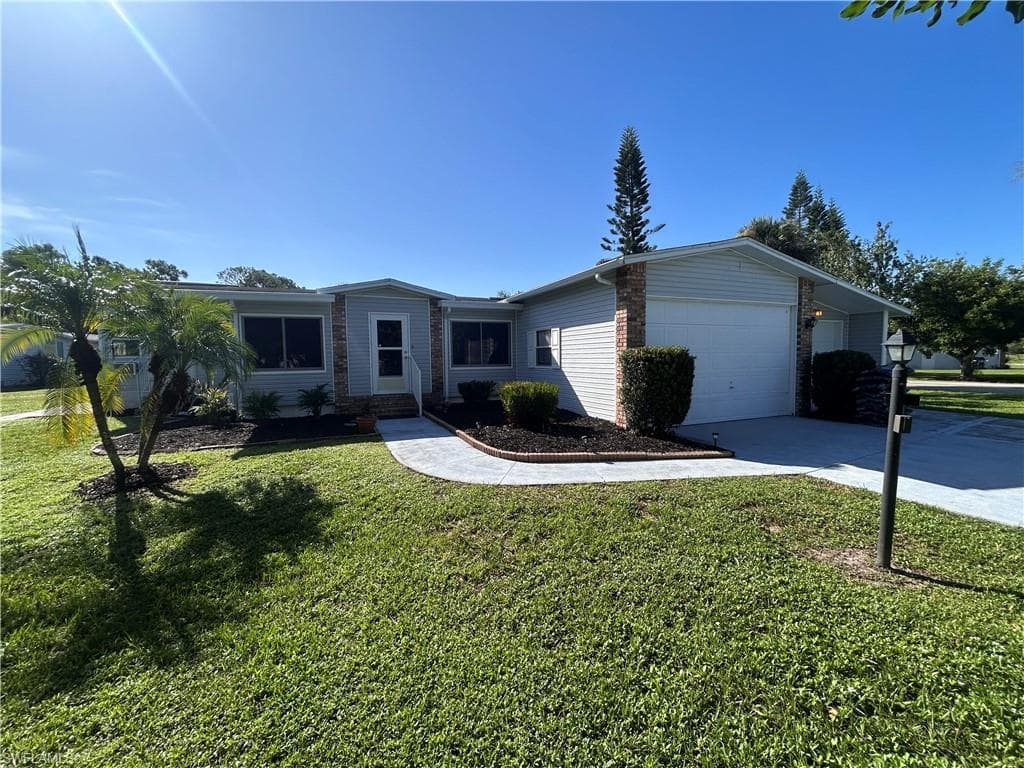 10561 Lake Loop RD 37M NORTH FORT MYERS, FL 33903