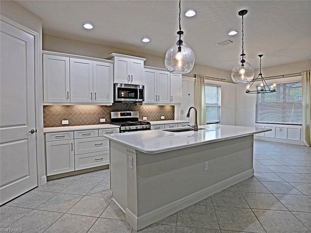 7652 Cypress Walk DR FORT MYERS, FL 33966