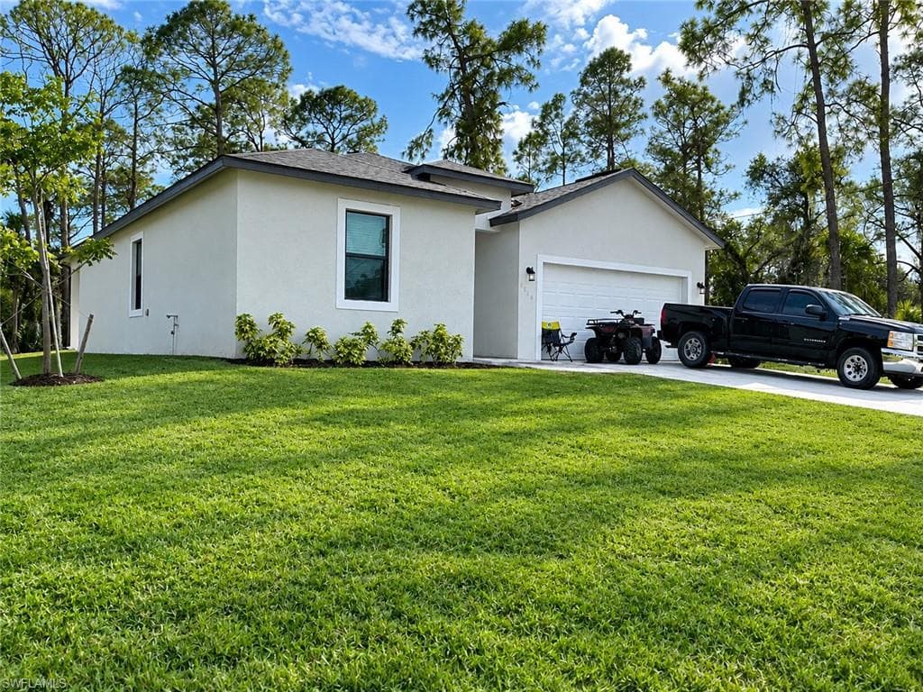 8056 Sherwood CIR LABELLE, FL 33935