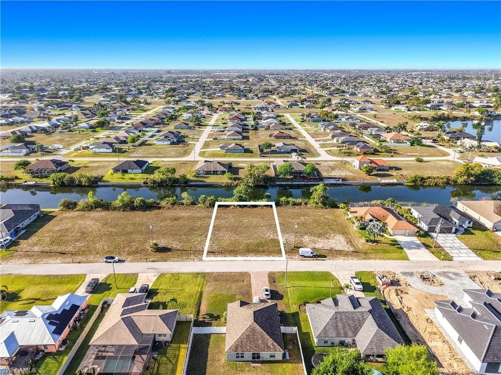 1122 NW 18th TER CAPE CORAL, FL 33993