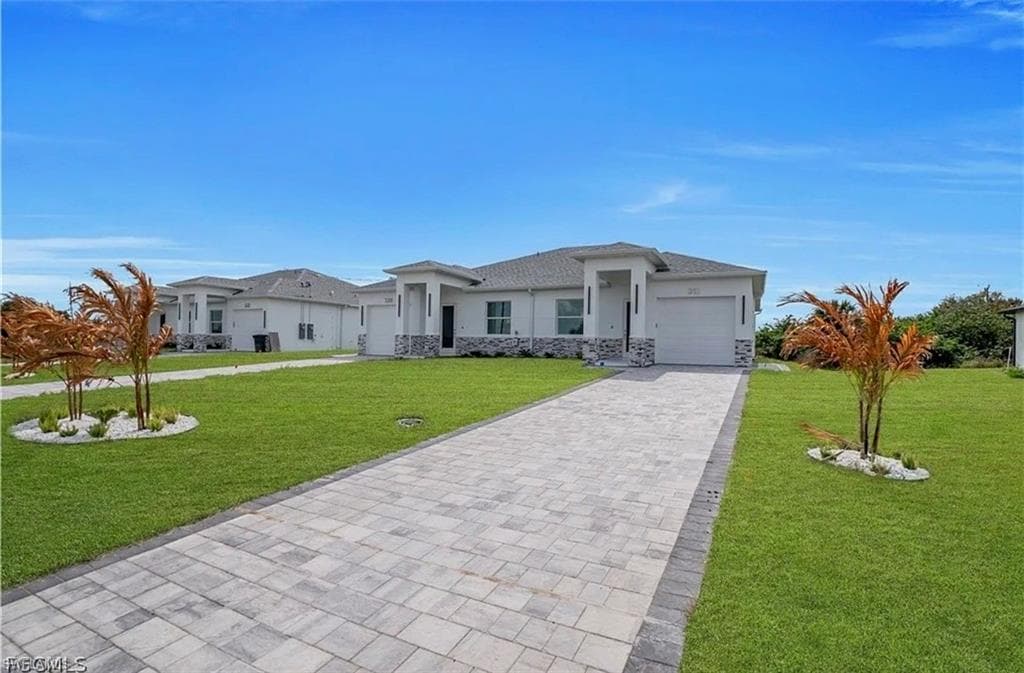 320 Poplar ST LEHIGH ACRES, FL 33974