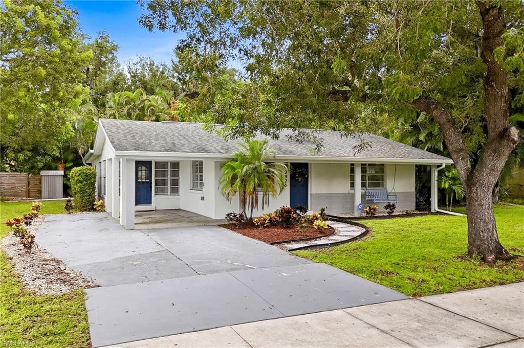 2926 Holly RD FORT MYERS, FL 33901