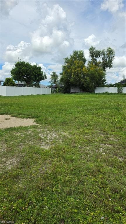 611 SW 27th TER CAPE CORAL, FL 33914