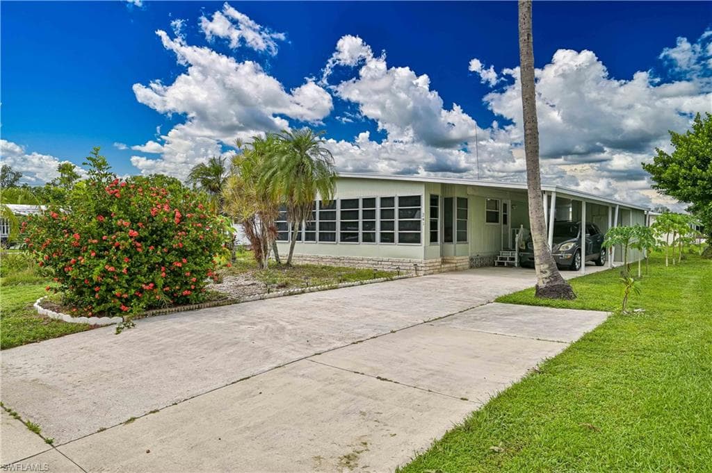 241 Indian Key LN 256 NAPLES, FL 34114