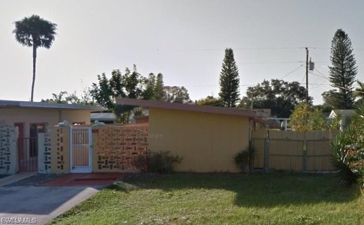 1104 Westminster ST W LEHIGH ACRES, FL 33936