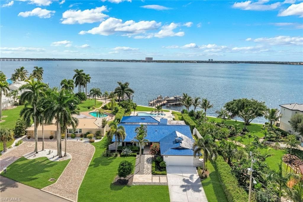 5327 Nautilus DR CAPE CORAL, FL 33904