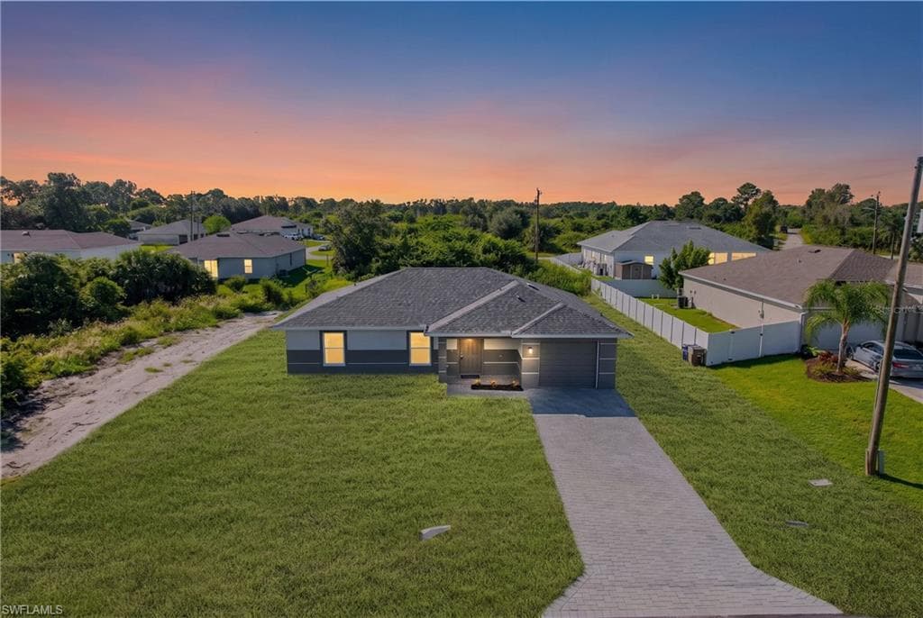 180 Peerless ST LEHIGH ACRES, FL 33974