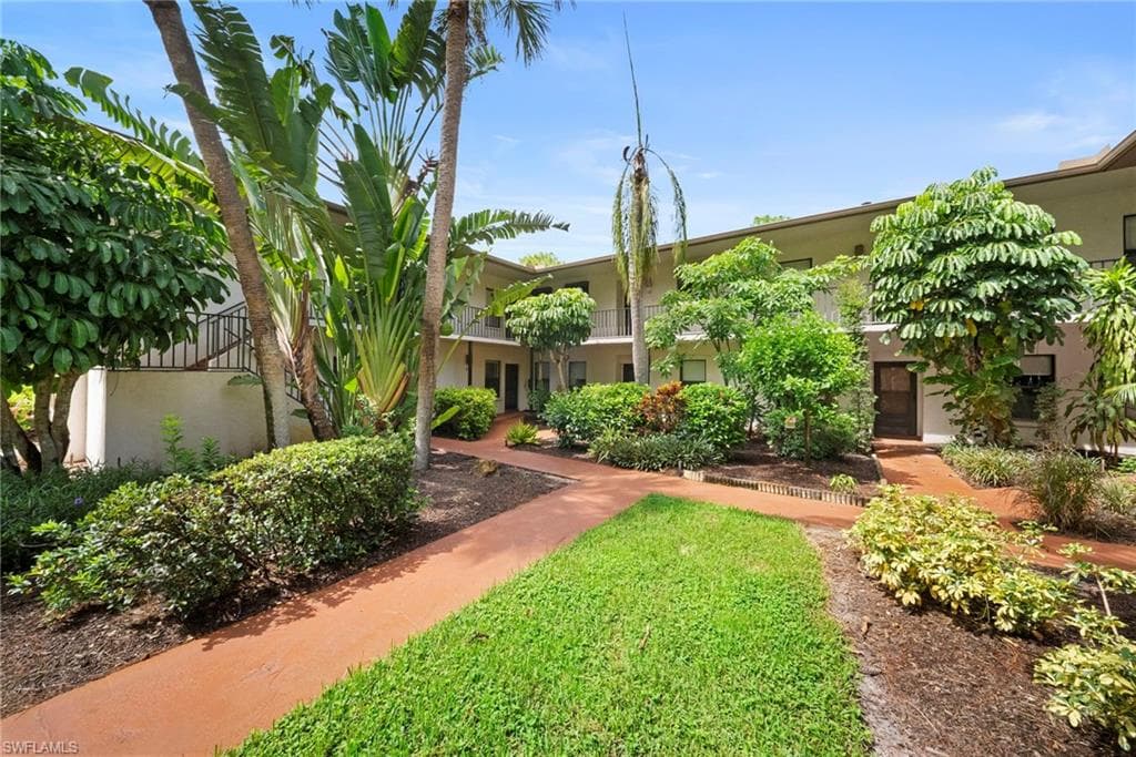 1833 Courtyard WAY 105 NAPLES, FL 34112