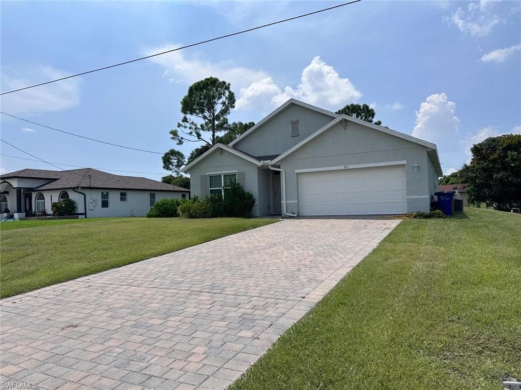 911 Unice AVE N LEHIGH ACRES, FL 33971